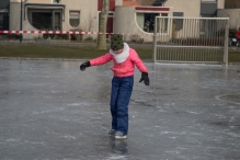 Mini-ijsbaan op evenemententerrein Het Maaiveld