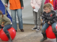 Koninginnedag 2010: Eiergooien en kinderspelen