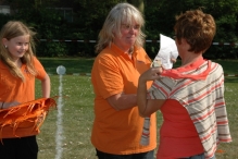 Koninginnedag 2011: Eiergooien en kinderspelen