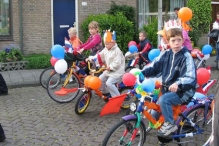 Koninginnedag 2004 - Optocht en Vlaghijsen