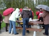 Vrouwen lopen wandelpad