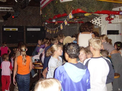 Maandelijkse feestavond voor kinderen in Koetshuis