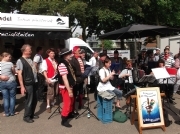 Blauwbaarden op de weekmarkt Biddinghuizen