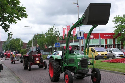 Optocht oude tractoren