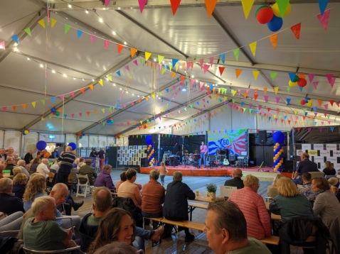 Voetbal op grote schermen tijdens feestavond met Mooi Wark