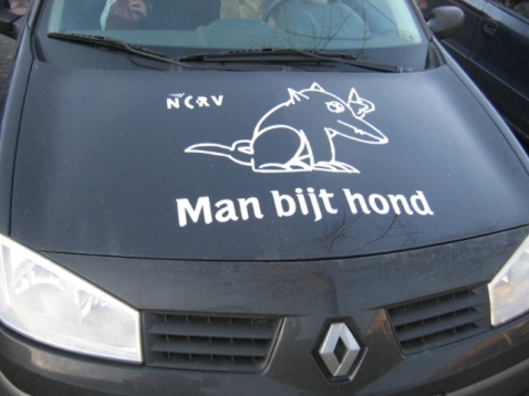 Flevowand maandag in Man Bijt Hond