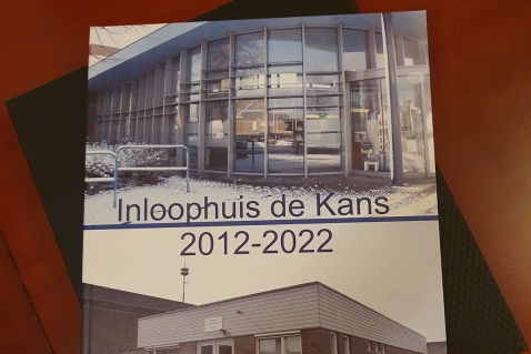 Inloophuis De Kans presenteert fotoboek ter ere van 10-jarig bestaan