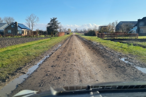 Oogsttijd in Flevoland: Provincie waarschuwt voor modder op de weg en slipgevaar