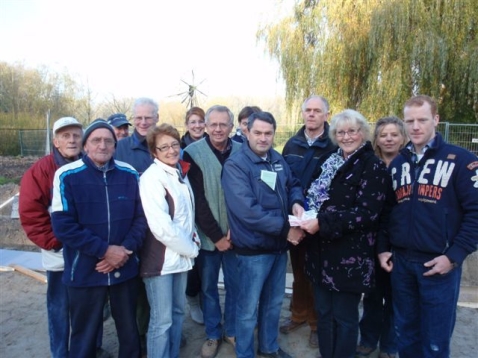 Bestuur Dorpsbelangen koopt stenen nieuwbouw Stichting De Scharrelberg