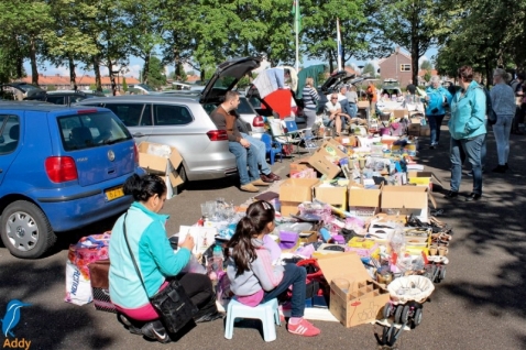 De eerste kerstkofferbakmarkt in Biddinghuizen