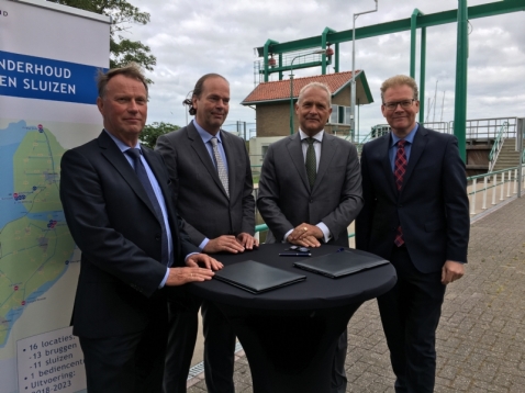 Renovatie bruggen en sluizen in Flevoland van start