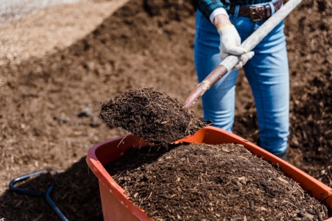 Gratis compost ophalen bij de Gemeentewerf