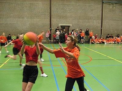 Basisscholen strijden om basketbal-cup