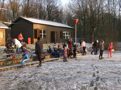 Volop ijspret: oudejaarsdag hele baan open