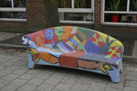 Met je buren op de sofa